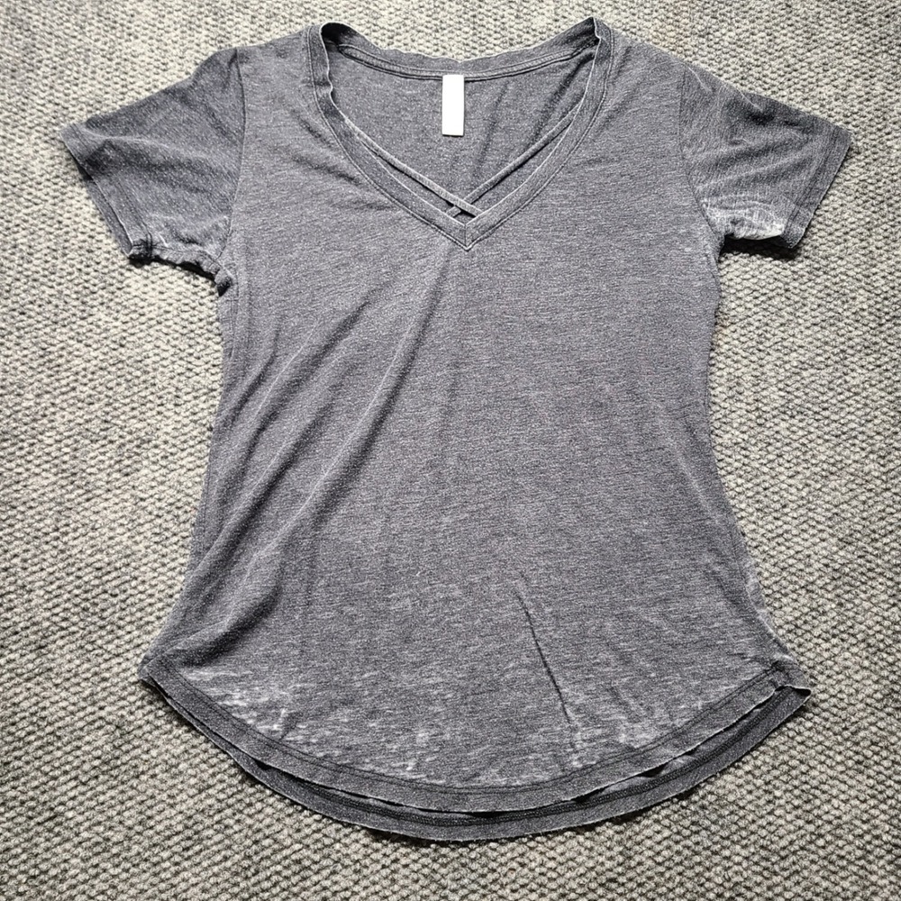 Altar'd State Womens Gray Burnout Crisscross V-Neck Short Sleeve Tee Size M